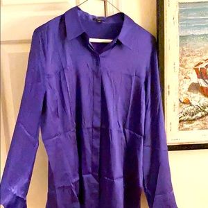 Ann Taylor Silk Button Up Blouse. It runs small like M 8-10